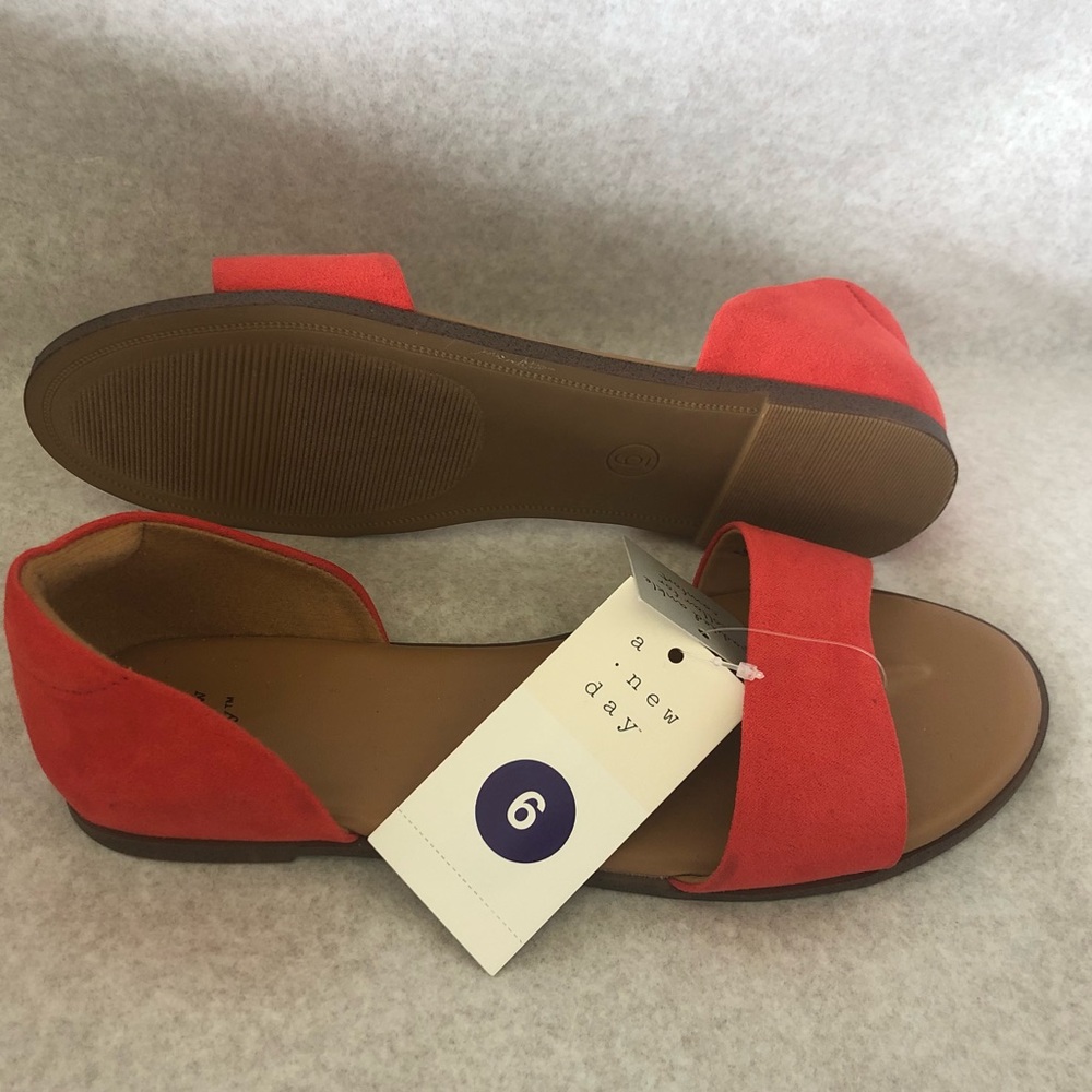 NWT Coral Color women’s shoe.